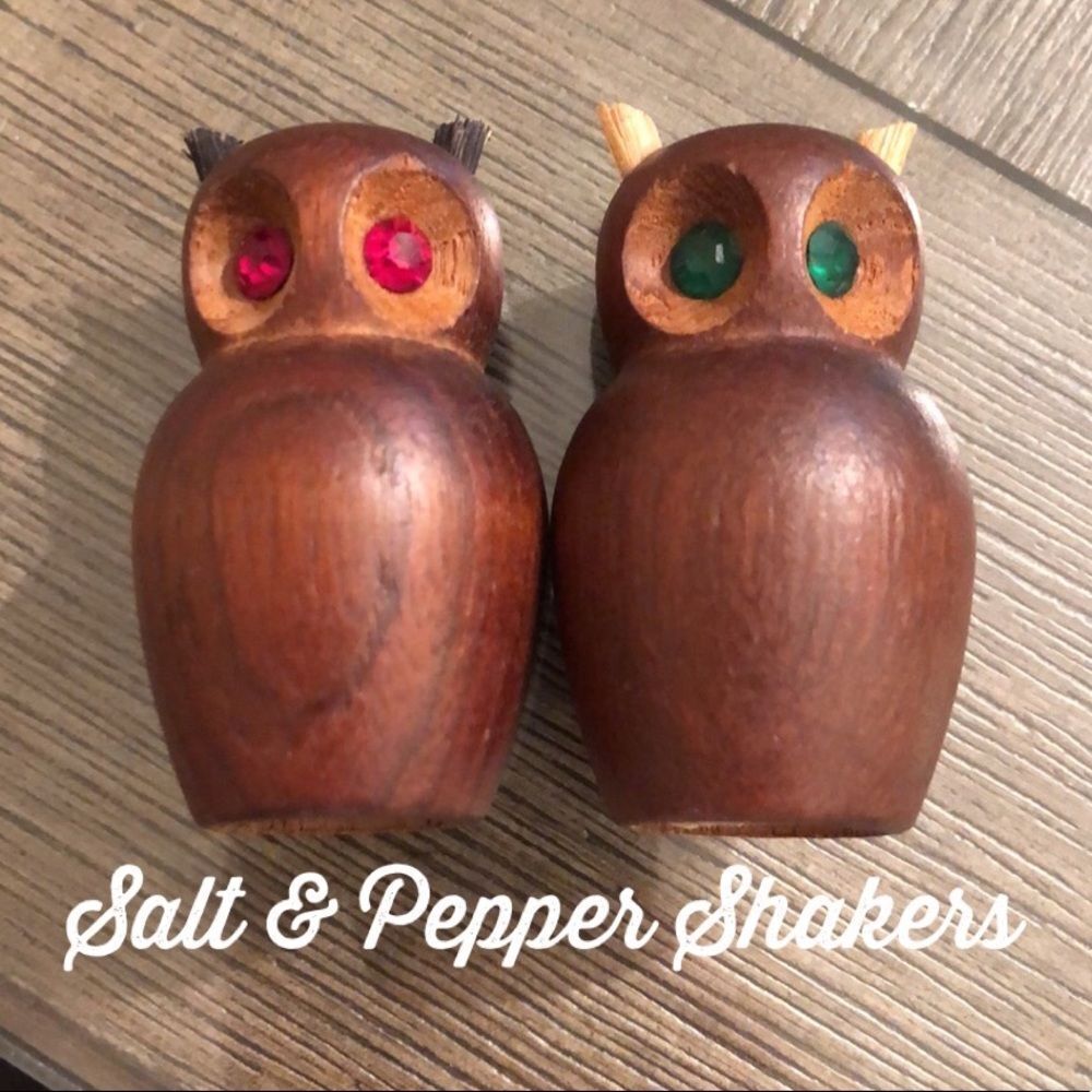 Vintage 1970โsโWooden Owl Salt & Pepper Shakers